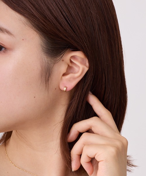 CALIN STANDARD(カリンスタンダード)の「◆金属アレルギー対応◆◆made in japan◆【純金厚メッキ】シャイン 極小ミニマルカーブピアス(ピアス(両耳用)・レディース・シルバー/ゴールド/ピンクゴールド・FREE)」の5枚目の写真
