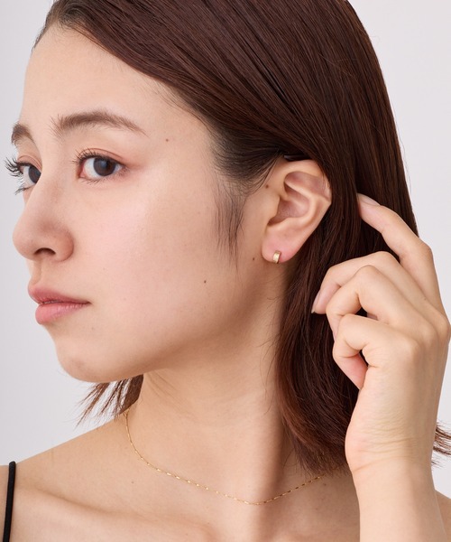CALIN STANDARD(カリンスタンダード)の「◆金属アレルギー対応◆◆made in japan◆【純金厚メッキ】シャイン 極小ミニマルカーブピアス(ピアス(両耳用)・レディース・シルバー/ゴールド/ピンクゴールド・FREE)」の8枚目の写真
