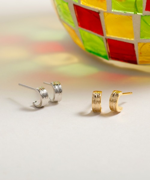 CALIN STANDARD(カリンスタンダード)の「◆金属アレルギー対応◆◆made in japan◆【純金厚メッキ】シャイン 極小ミニマルカーブピアス(ピアス(両耳用)・レディース・シルバー/ゴールド/ピンクゴールド・FREE)」の9枚目の写真