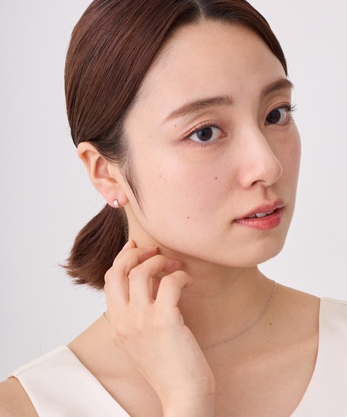 CALIN STANDARD(カリンスタンダード)の「◆金属アレルギー対応◆◆made in japan◆【純金厚メッキ】シャイン 極小ミニマルカーブピアス(ピアス(両耳用)・レディース・シルバー/ゴールド/ピンクゴールド・FREE)」の14枚目の写真