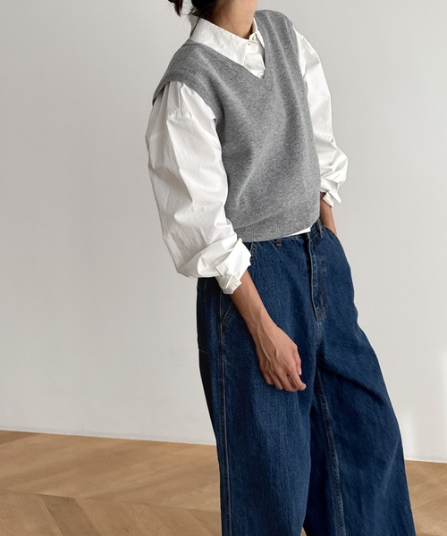 CANAL JEAN（キャナルジーン）の「SLEEK　カシミヤ混Vニットベスト（ベスト・レディース・グレー/ブラック/オリーブ/ブラウン・ONE SIZE）」の5枚目の写真