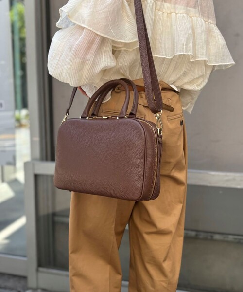 NOLLEY’S(ノーリーズ)の「スクエアスリムボストン(ボストンバッグ・レディース・ブラウン/ブラック・FREE)」の6枚目の写真