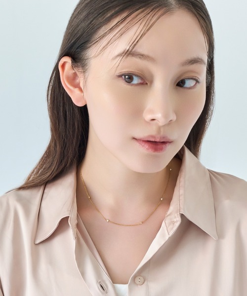 Phoebe(フィービィー)の「【金属アレルギー対応】ステーションビジューチョーカーネックレス/38cm~43cm(ネックレス・レディース・イエローゴールド・FREE)」の3枚目の写真