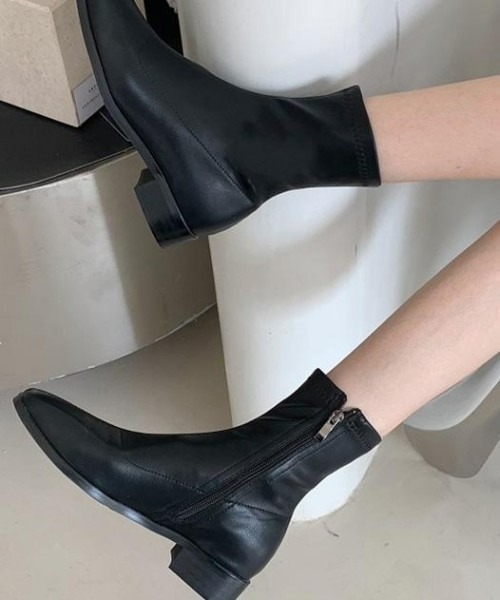 AMELY（エミリー）の「スクエアトゥショートブーツ（ブーツ・レディース・ブラック/ブラウン/アイボリー・38/37/36/35/40/39）」の4枚目の写真