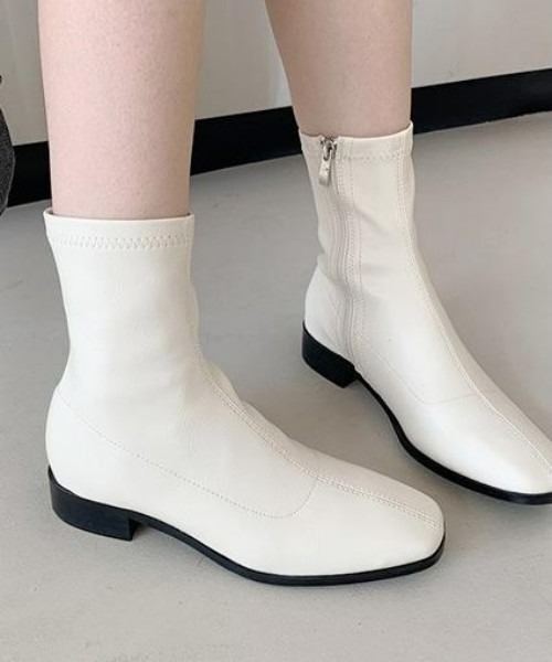 AMELY（エミリー）の「スクエアトゥショートブーツ（ブーツ・レディース・ブラック/ブラウン/アイボリー・38/37/36/35/40/39）」の5枚目の写真