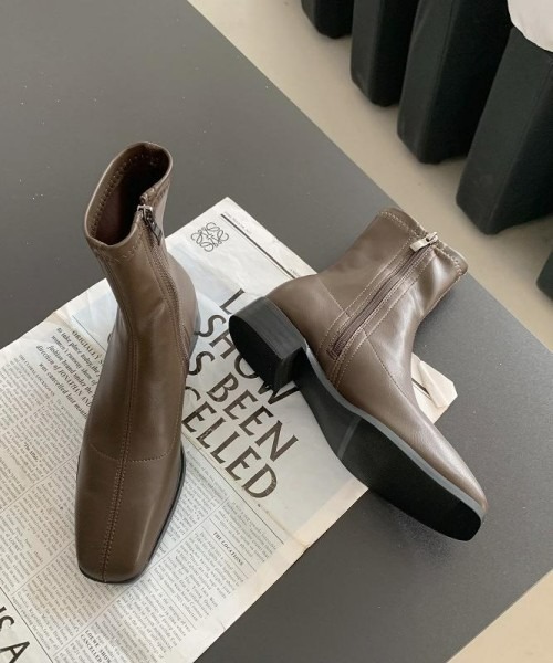 AMELY（エミリー）の「スクエアトゥショートブーツ（ブーツ・レディース・ブラック/ブラウン/アイボリー・38/37/36/35/40/39）」の6枚目の写真