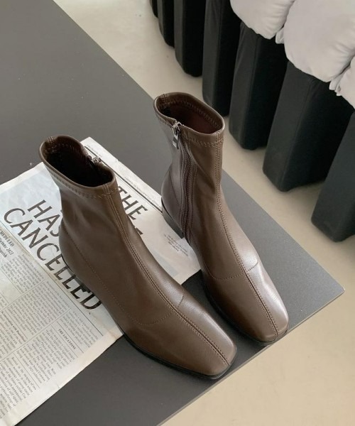 AMELY（エミリー）の「スクエアトゥショートブーツ（ブーツ・レディース・ブラック/ブラウン/アイボリー・38/37/36/35/40/39）」の10枚目の写真