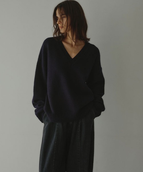 ETRE TOKYO(エトレトウキョウ)の「【再入荷!/ZOZO限定カラー】Vネック2wayニットプルオーバー(ニット/セーター・レディース・ネイビー/イエロー/オフホワイト/グレー・FREE)」の3枚目の写真