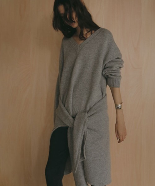 ETRE TOKYO(エトレトウキョウ)の「【再入荷!/ZOZO限定カラー】Vネック2wayニットプルオーバー(ニット/セーター・レディース・ネイビー/イエロー/オフホワイト/グレー・FREE)」の5枚目の写真