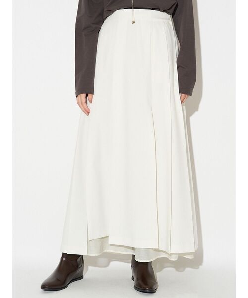 ELENDEEK（エレンディーク）の「スリットプリーツスカート（スカート・レディース・オフホワイト/グレー・01/02）」の4枚目の写真