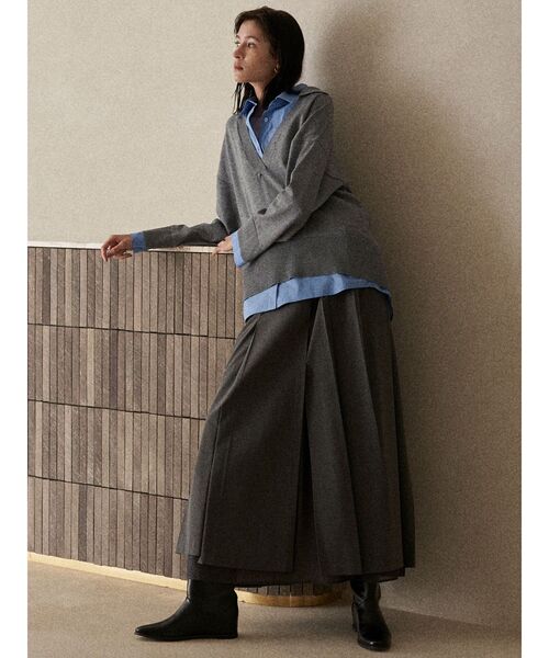 ELENDEEK（エレンディーク）の「スリットプリーツスカート（スカート・レディース・オフホワイト/グレー・01/02）」の20枚目の写真