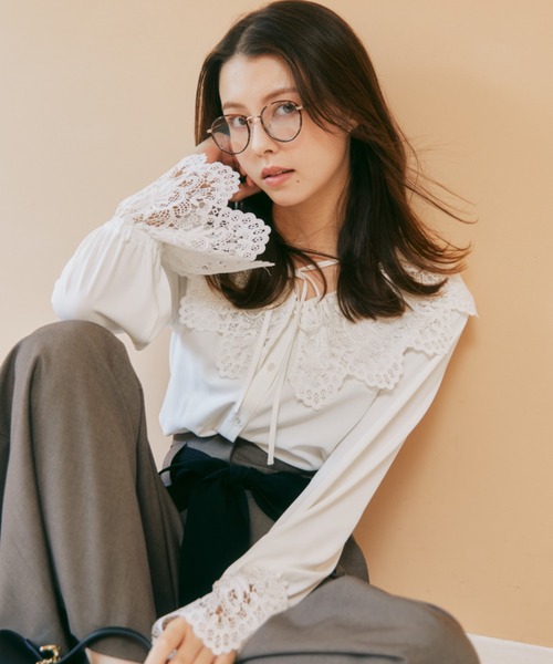 JILL by JILL STUART(ジルバイジルスチュアート)の「◇レース衿ブラウス(シャツ/ブラウス・レディース・ホワイト/ブラック・FREE)」の1枚目の写真