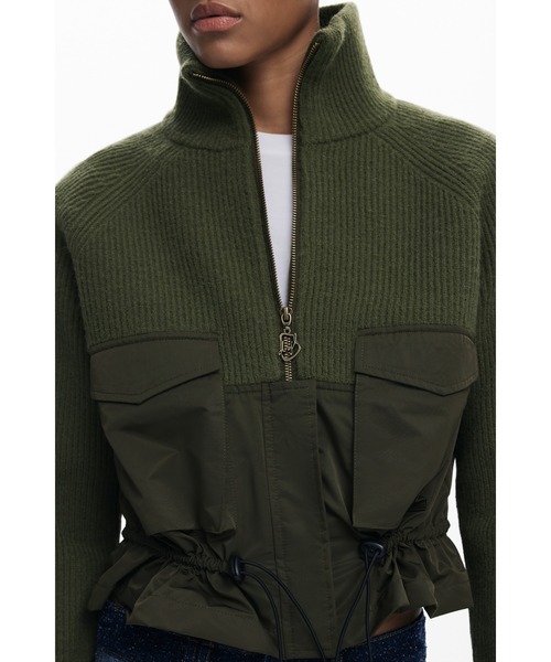 Desigual(デシグアル)の「ハイネックジッパーポケット付きセーター(ニット/セーター・レディース・グリーン・XS/S/M/L/XL)」の4枚目の写真