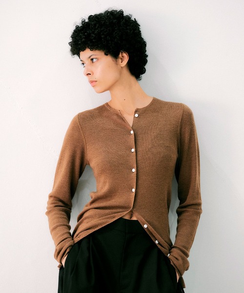 NOISE MAKER(ノイズメーカー)の「クルーネックミディ丈カーディガン(カーディガン/ボレロ・レディース・ブラック/レッド/ブラウン/パープル/グレー・FREE)」の3枚目の写真