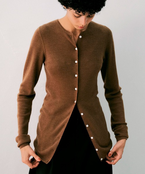 NOISE MAKER(ノイズメーカー)の「クルーネックミディ丈カーディガン(カーディガン/ボレロ・レディース・ブラック/レッド/ブラウン/パープル/グレー・FREE)」の20枚目の写真