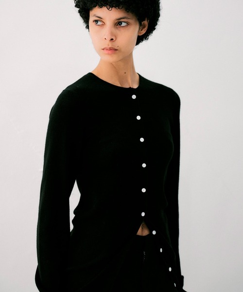 NOISE MAKER(ノイズメーカー)の「クルーネックミディ丈カーディガン(カーディガン/ボレロ・レディース・ブラック/レッド/ブラウン/パープル/グレー・FREE)」の11枚目の写真