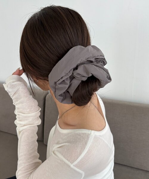 CAPRICIEUX LE'MAGE(カプリシューレマージュ)の「〈GOLDY/ゴールディ〉シャカシャカシュシュ(シュシュ・レディース・グレー/ブラック/ホワイト・FREE)」の3枚目の写真