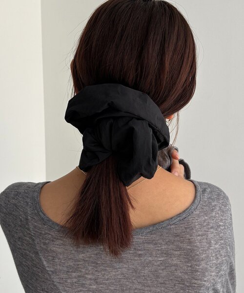 CAPRICIEUX LE'MAGE(カプリシューレマージュ)の「〈GOLDY/ゴールディ〉シャカシャカシュシュ(シュシュ・レディース・グレー/ブラック/ホワイト・FREE)」の6枚目の写真