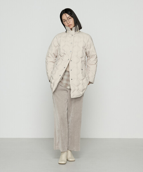 Gabardine K.T（ギャバジンケーティー）の「コーデュロイ ワイドパンツ（その他パンツ・レディース・グレー/ブラック/ライトベージュ/ブルー・11号/7号/9号）」の6枚目の写真