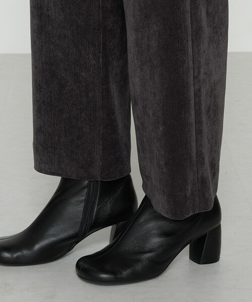 Gabardine K.T（ギャバジンケーティー）の「コーデュロイ ワイドパンツ（その他パンツ・レディース・グレー/ブラック/ライトベージュ/ブルー・11号/7号/9号）」の15枚目の写真