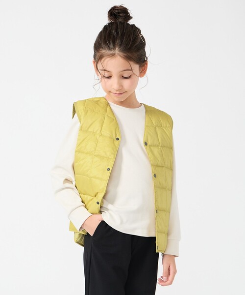 UNFILO（アンフィーロ）の「【120-150cm】TAION Vネック ダウンベスト(UNISEX)（ダウンベスト・キッズ・パイングリーン系/ブラック系/ライトイエロー系/ネイビー系/ホワイト系/スモーキーグリーン系/ライラック系・120/130/140/150）」の7枚目の写真