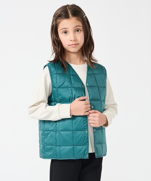 UNFILO（アンフィーロ）の「【120-150cm】TAION Vネック ダウンベスト(UNISEX)（ダウンベスト・キッズ・パイングリーン系/ブラック系/ライトイエロー系/ネイビー系/ホワイト系/スモーキーグリーン系/ライラック系・120/130/140/150）」の12枚目の写真