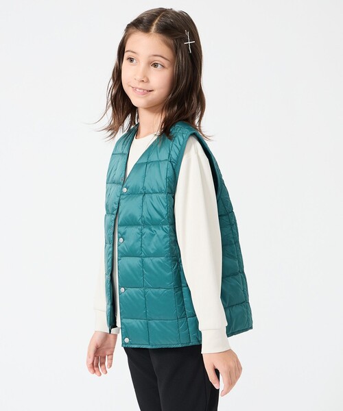 UNFILO（アンフィーロ）の「【120-150cm】TAION Vネック ダウンベスト(UNISEX)（ダウンベスト・キッズ・パイングリーン系/ブラック系/ライトイエロー系/ネイビー系/ホワイト系/スモーキーグリーン系/ライラック系・120/130/140/150）」の13枚目の写真