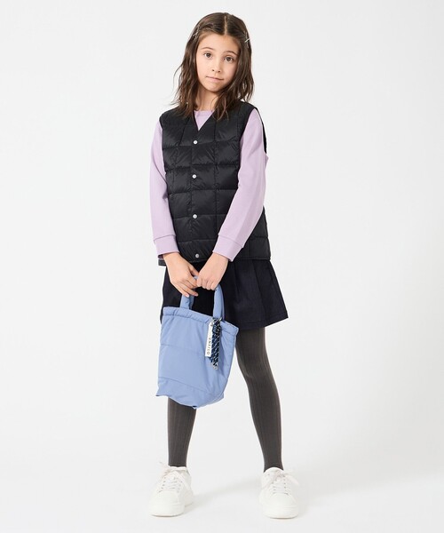 UNFILO（アンフィーロ）の「【120-150cm】TAION Vネック ダウンベスト(UNISEX)（ダウンベスト・キッズ・パイングリーン系/ブラック系/ライトイエロー系/ネイビー系/ホワイト系/スモーキーグリーン系/ライラック系・120/130/140/150）」の17枚目の写真