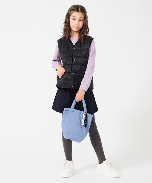 UNFILO（アンフィーロ）の「【120-150cm】TAION Vネック ダウンベスト(UNISEX)（ダウンベスト・キッズ・パイングリーン系/ブラック系/ライトイエロー系/ネイビー系/ホワイト系/スモーキーグリーン系/ライラック系・120/130/140/150）」の18枚目の写真