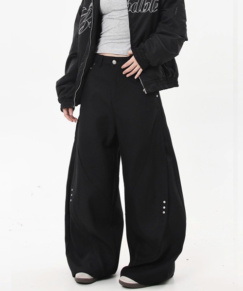 Ressaca(レサーカ)の「ワイドシルエットサイドスタッズカーブパンツ(その他パンツ・メンズ・レッド/ブラック・L/M/XL)」の6枚目の写真