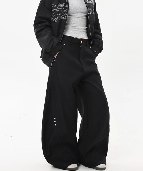 Ressaca(レサーカ)の「ワイドシルエットサイドスタッズカーブパンツ(その他パンツ・メンズ・レッド/ブラック・L/M/XL)」の3枚目の写真