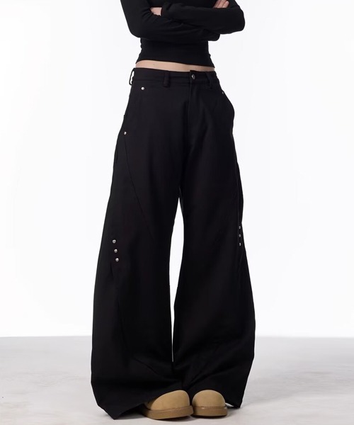 Ressaca(レサーカ)の「ワイドシルエットサイドスタッズカーブパンツ(その他パンツ・メンズ・レッド/ブラック・L/M/XL)」の16枚目の写真