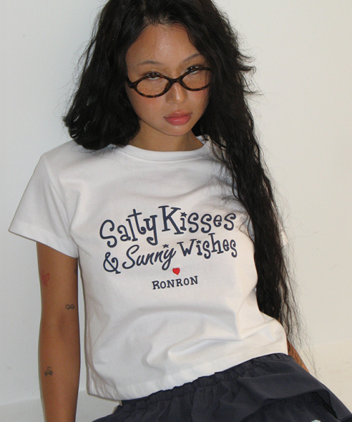 RONRON(ロンロン)の「SALTY KISSES CROP T SHIRT WHITE(Tシャツ/カットソー・レディース・その他・FREE)」の4枚目の写真