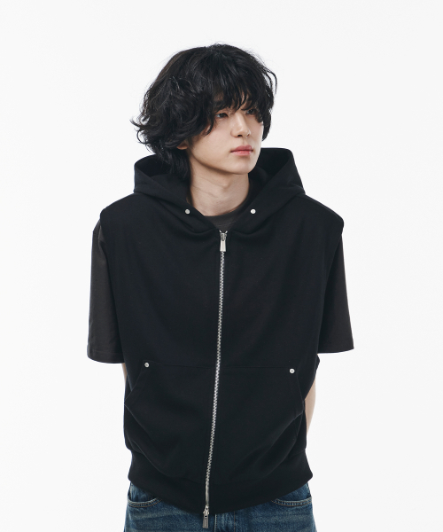 SIGNATURE（シグネチャ）の「リベットフードスリーブレスベスト[ブラック]（ベスト・レディース・その他・MEDIUM/LARGE）」の2枚目の写真