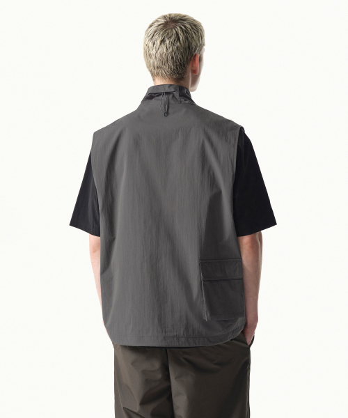 MUSINSA STANDARD（ムシンサスタンダード）の「[シティレジャー] CNマルチポケットベスト [グレー]（ベスト・メンズ・その他・MEDIUM/LARGE/X-LARGE/XX-LARGE）」の3枚目の写真