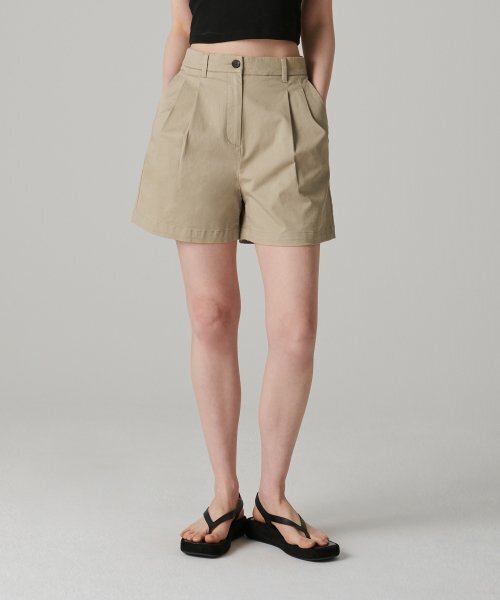 MUSINSA STANDARD WOMAN（ムシンサスタンダードウーマン）の「ウィメンズツーピンタックワイドチノショーツ[ベージュ]（その他パンツ・レディース・その他・24/25/26/27/28/29/30）」の4枚目の写真