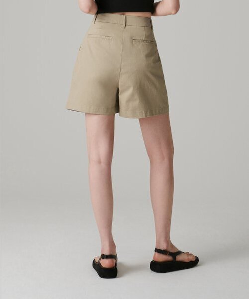 MUSINSA STANDARD WOMAN（ムシンサスタンダードウーマン）の「ウィメンズツーピンタックワイドチノショーツ[ベージュ]（その他パンツ・レディース・その他・24/25/26/27/28/29/30）」の5枚目の写真