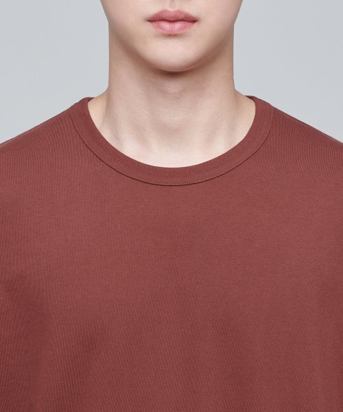 MUSINSA STANDARD（ムシンサスタンダード）の「リラックスフィットクルーネックTシャツ[ブリックレッド]（Tシャツ/カットソー・メンズ・その他・SMALL/MEDIUM/LARGE/X-LARGE/XX-LARGE/XXX-LARGE）」の4枚目の写真