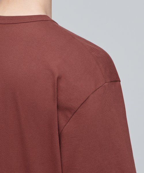 MUSINSA STANDARD（ムシンサスタンダード）の「リラックスフィットクルーネックTシャツ[ブリックレッド]（Tシャツ/カットソー・メンズ・その他・SMALL/MEDIUM/LARGE/X-LARGE/XX-LARGE/XXX-LARGE）」の6枚目の写真