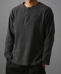 NYLAUS（ナイラス）の「【NYS】ヴィンテージライク クロス刺繍 ヘンリーネックTシャツ ワッフルダメージロンT 長袖Tシャツ ピグメント加工 ユニセックス（Tシャツ/カットソー）」