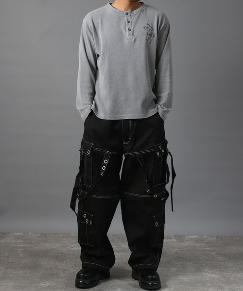 NYLAUS（ナイラス）の「【NYS】ヴィンテージライク クロス刺繍 ヘンリーネックTシャツ ワッフルダメージロンT 長袖Tシャツ ピグメント加工 ユニセックス（Tシャツ/カットソー・メンズ・チャコール/ブラック/グレー・M/L）」の7枚目の写真