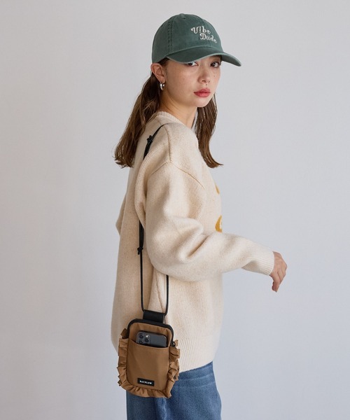 BAYFLOW（ベイフロー）の「[軽量!!スマホとお財布がこれひとつに♪]フリルライトミニショルダー（ショルダーバッグ・レディース・ブラック/ベージュ・FREE）」の4枚目の写真