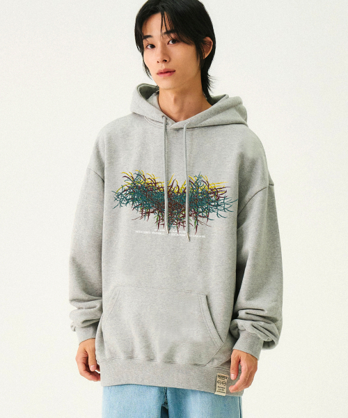 GRAVER（グレーバー）の「[ユニセックス]オーバーフリーズフードパーカー_グレー（パーカー・レディース・ライトグレー・MEDIUM/LARGE/SMALL）」の3枚目の写真
