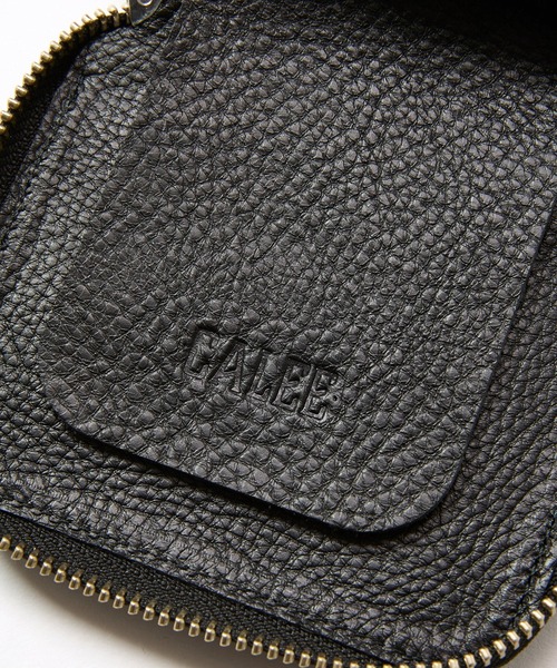 CALEE（キャリー）の「CALEE/キャリー PLANE LEATHER ZIP MULTI WALLET スタッズストラップ付き 財布（財布・メンズ・ブラック・FREE）」の21枚目の写真