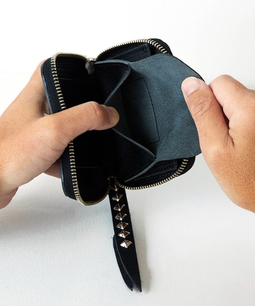 CALEE（キャリー）の「CALEE/キャリー PLANE LEATHER ZIP MULTI WALLET スタッズストラップ付き 財布（財布・メンズ・ブラック・FREE）」の10枚目の写真