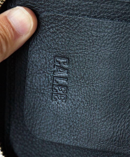 CALEE（キャリー）の「CALEE/キャリー PLANE LEATHER ZIP MULTI WALLET スタッズストラップ付き 財布（財布・メンズ・ブラック・FREE）」の12枚目の写真