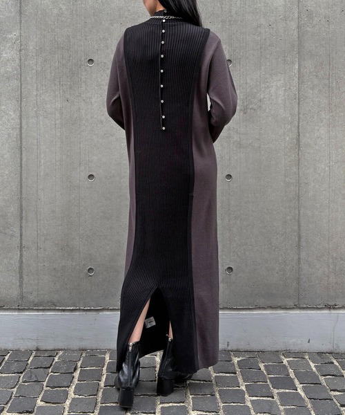 &g'aime(アンジェム)の「【&g'aime 】バイカラーニットワンピース Bicolor Knit Dress(ワンピース・レディース・グレイッシュベージュ/チャコール/ブラウン・FREE)」の2枚目の写真