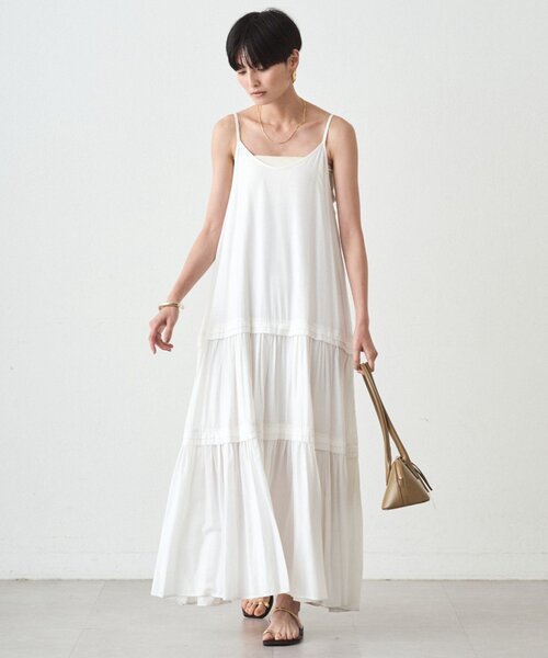 LOUNGEDRESS（ラウンジドレス）の「サテンティアードキャミワンピース（ワンピース・レディース・ネイビー/ベージュ/モスグリーン/オフホワイト/ブラック・SMALL/LARGE/MEDIUM）」の6枚目の写真