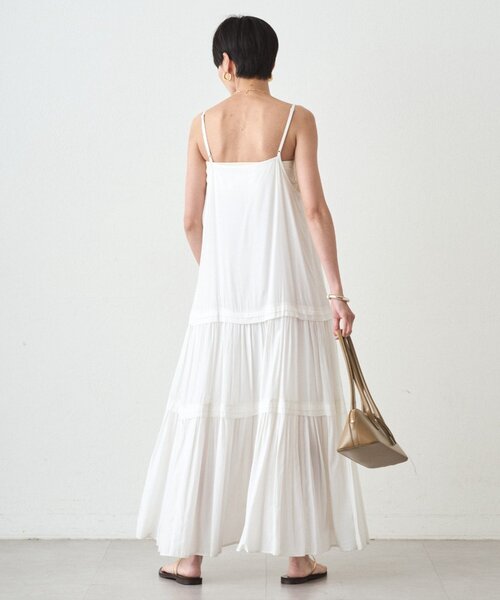 LOUNGEDRESS（ラウンジドレス）の「サテンティアードキャミワンピース（ワンピース・レディース・ネイビー/ベージュ/モスグリーン/オフホワイト/ブラック・SMALL/LARGE/MEDIUM）」の8枚目の写真