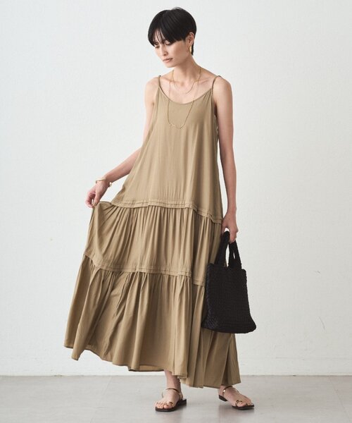 LOUNGEDRESS（ラウンジドレス）の「《全骨格対応/リピートNo.1》サテンティアードキャミワンピース（ワンピース・レディース・ネイビー/ベージュ/モスグリーン/オフホワイト/ブラック/イエロー/ブラウン・SMALL/LARGE/MEDIUM）」の22枚目の写真
